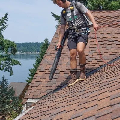 Selecting the Correct Roof Cleaning Methods